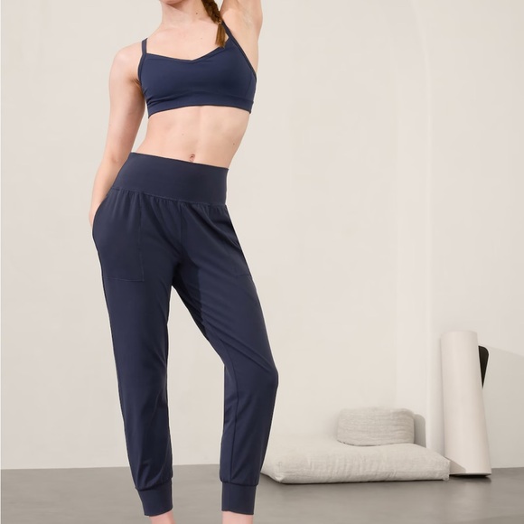 Athleta Salutation Jogger NWT - Picture 13 of 16
